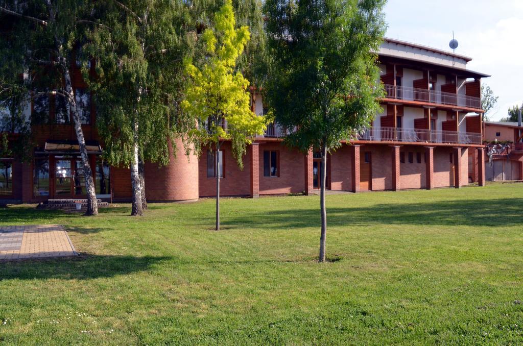Hotel Holiday Siófok Exterior foto